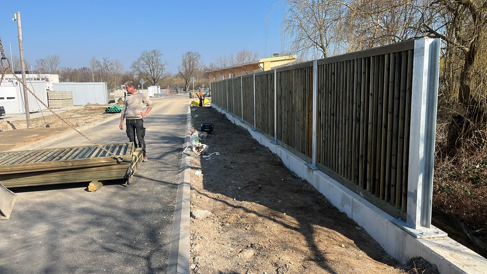 Montagebereich entlang der Schallschutzwand